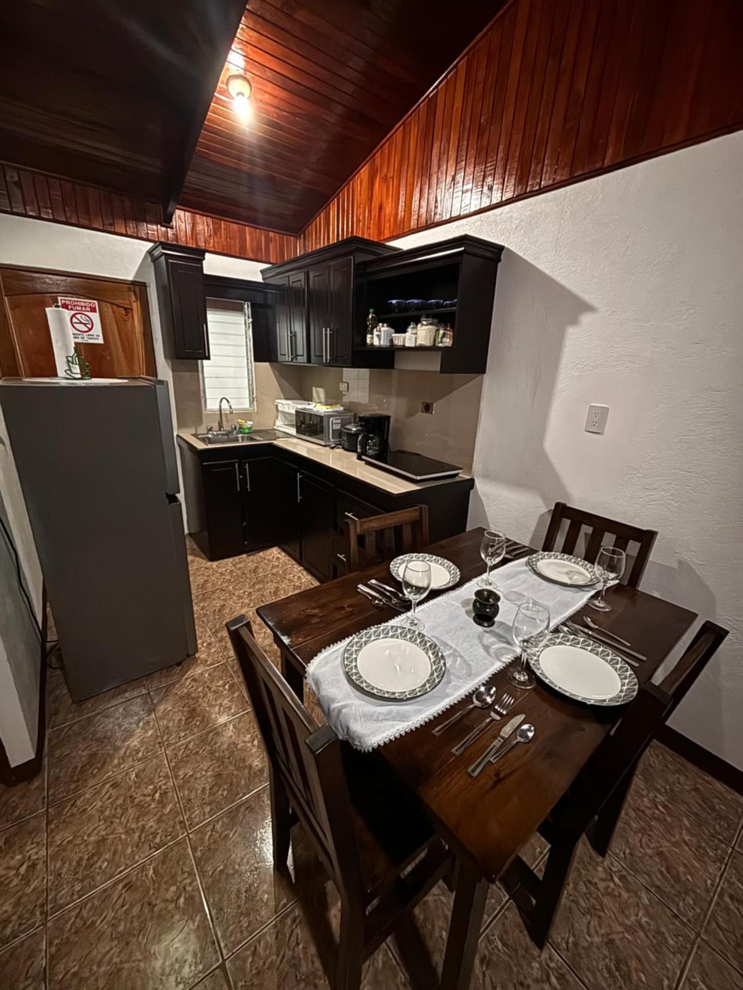 Apartamentos Maily La Fortuna Bagian luar foto