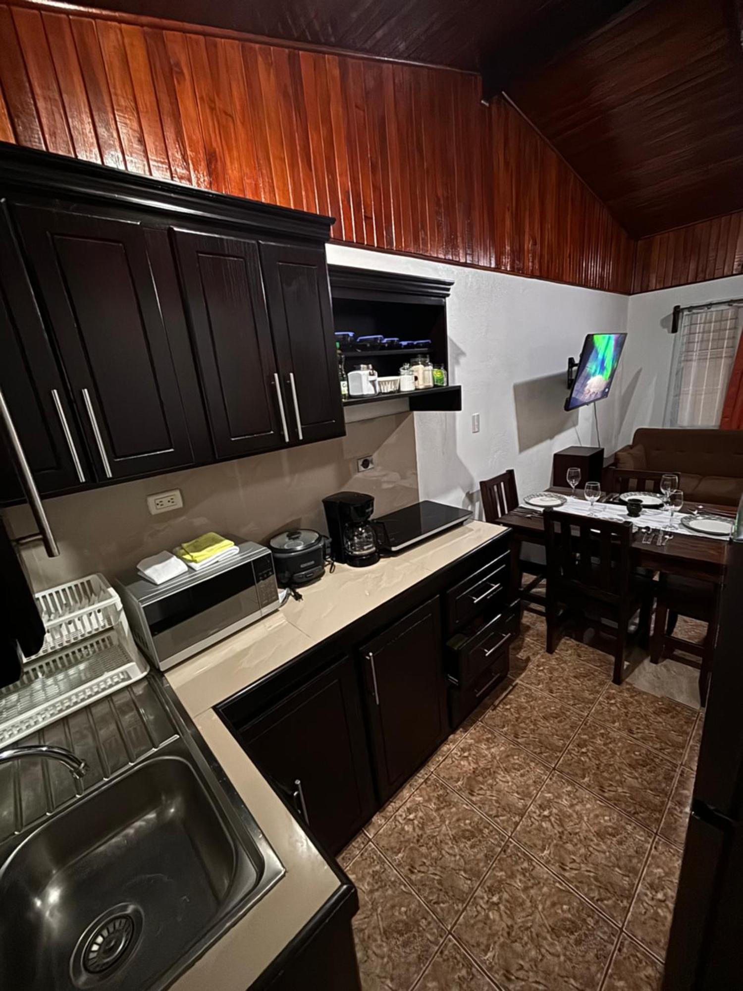 Apartamentos Maily La Fortuna Bagian luar foto