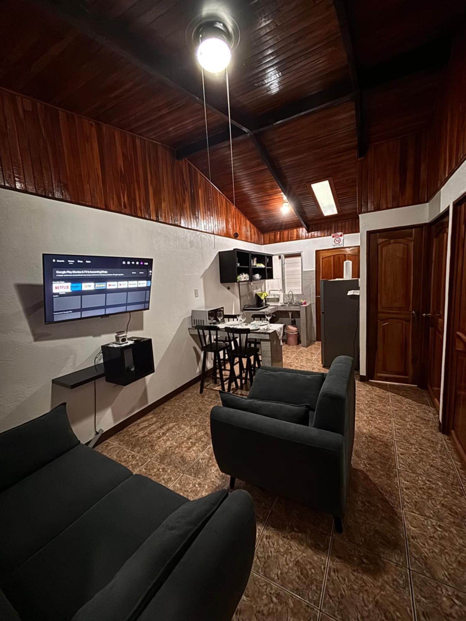 Apartamentos Maily La Fortuna Bagian luar foto