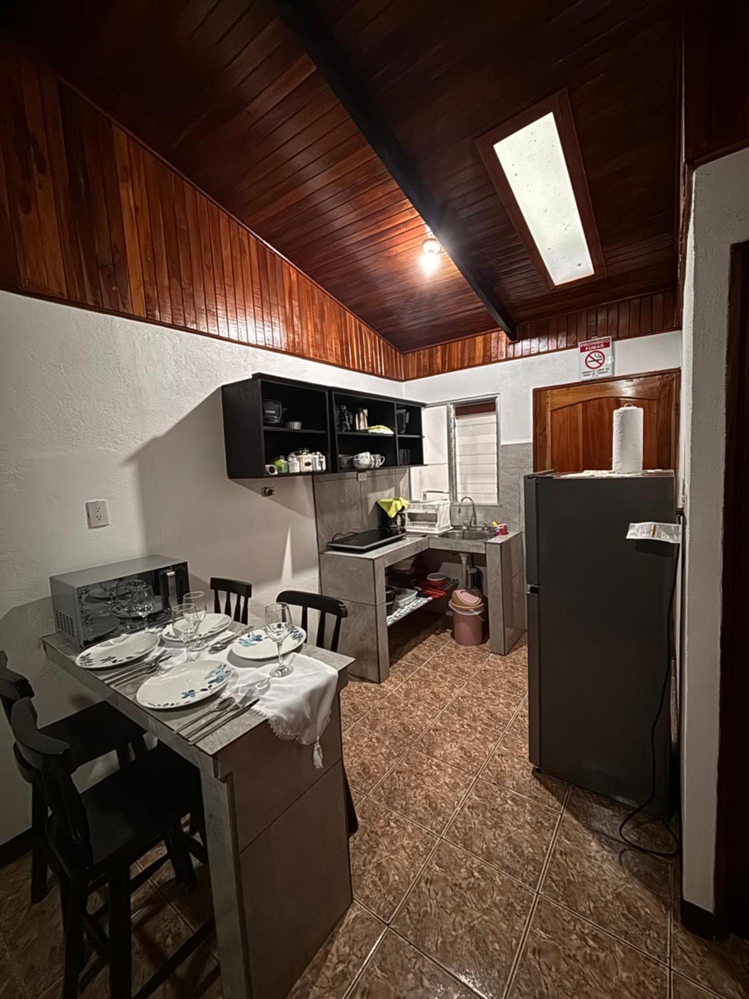 Apartamentos Maily La Fortuna Bagian luar foto