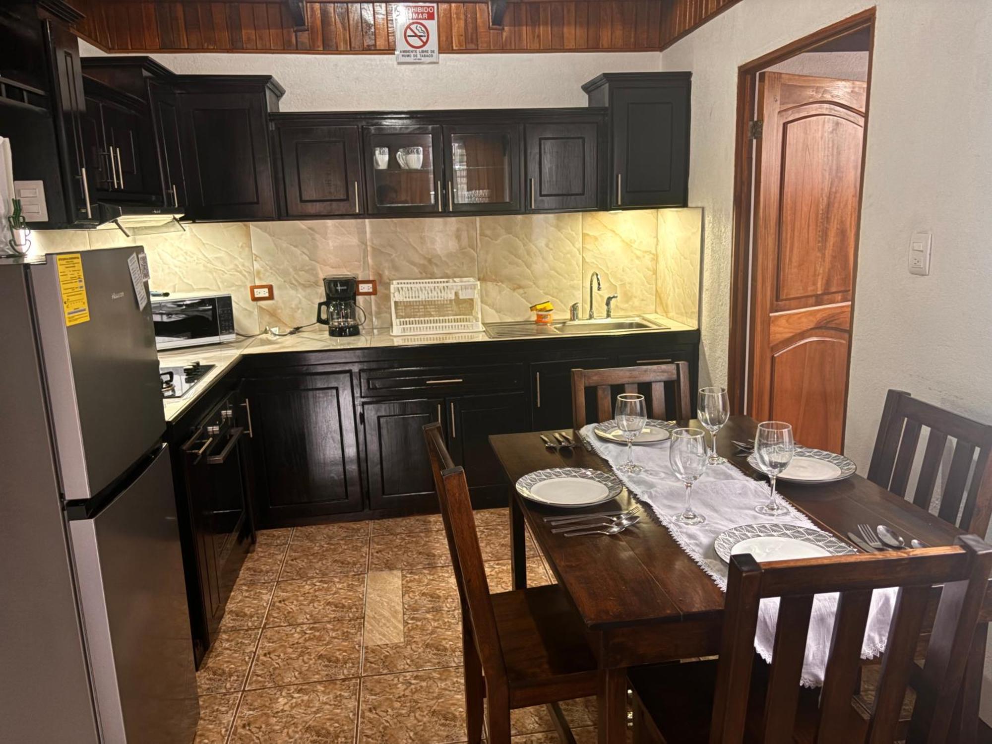 Apartamentos Maily La Fortuna Bagian luar foto