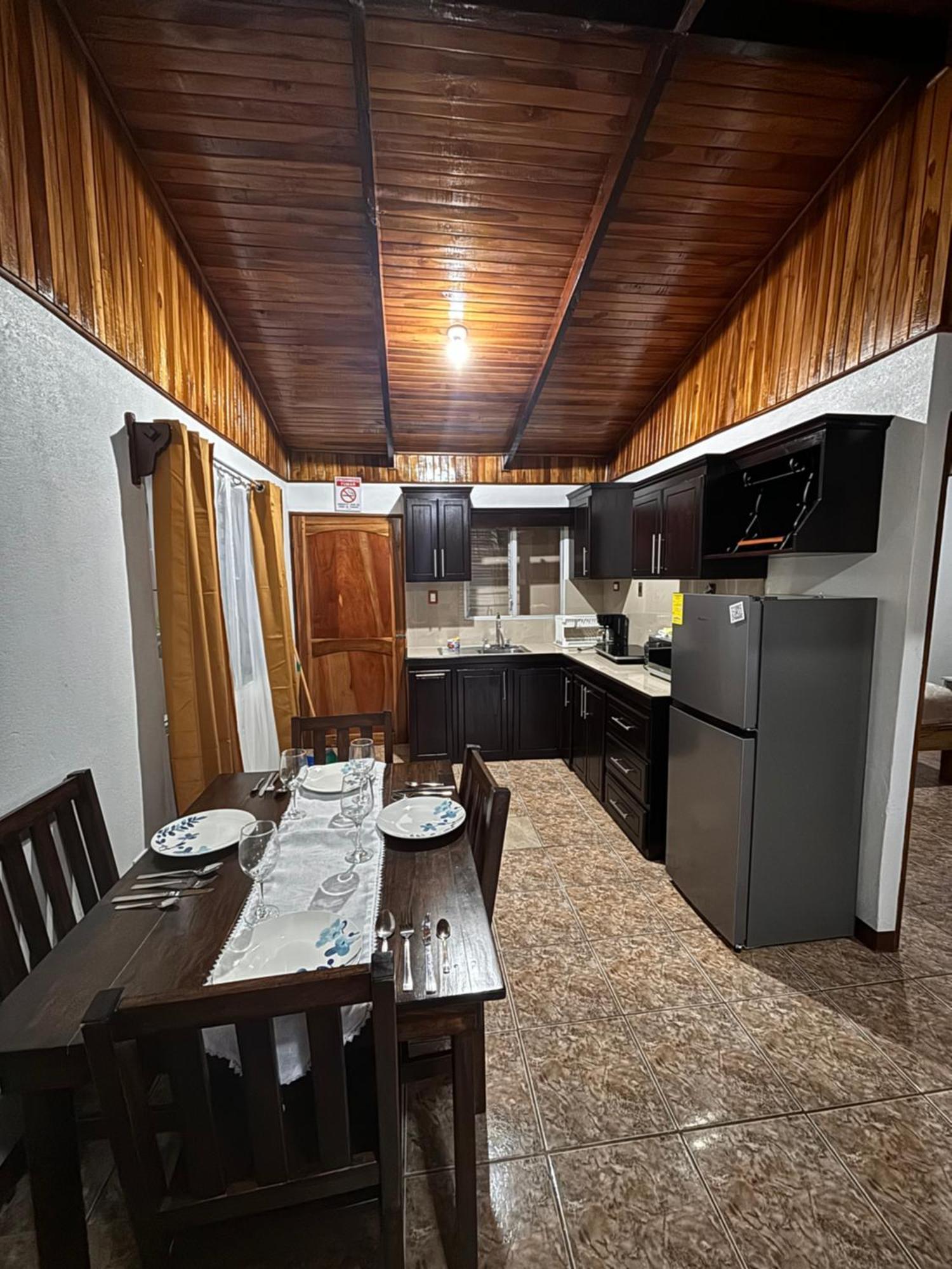 Apartamentos Maily La Fortuna Bagian luar foto
